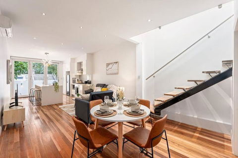 CBD Chic 3 Bedroom Stay - Walk To Darling Harbour & Fish Market. (27) - Goulburn Accommodation 1