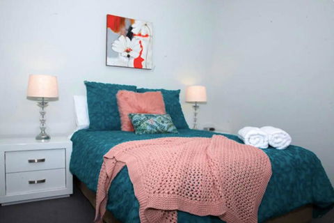 CENTRAL CBD EXEC STUNNING VIEW WIFI NETFLIX WINE - Goulburn Accommodation 3