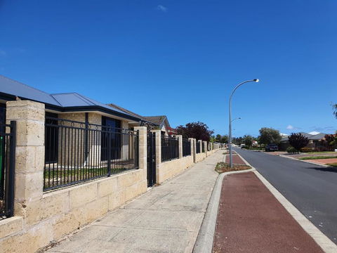 Dalyellup Private Guest House Unit - Goulburn Accommodation 1