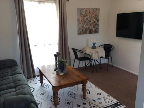 Cozy Home Style Accommodation - Goulburn Accommodation 3