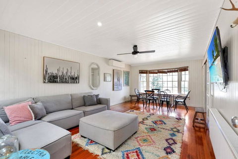 Dare Street Family Getaway- Walk To Beach + Shops - Goulburn Accommodation 0