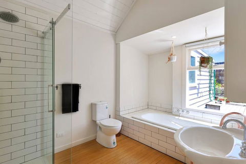 Dare Street Family Getaway- Walk To Beach + Shops - Goulburn Accommodation 1