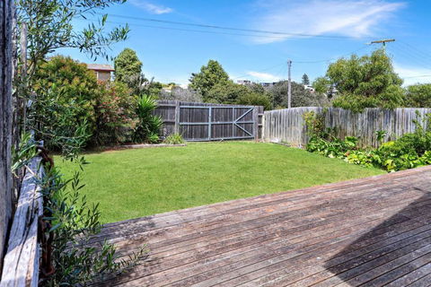 Dare Street Family Getaway- Walk To Beach + Shops - Goulburn Accommodation 3
