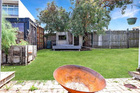 Dare Street Family Getaway- Walk To Beach + Shops - Goulburn Accommodation 4