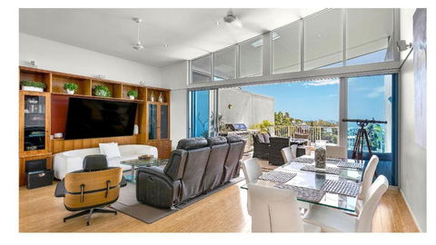 Davos Penthouse - Goulburn Accommodation 0
