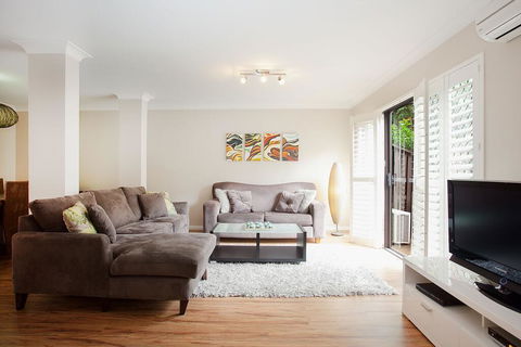 3-Bed Home With BBQ Patio Near Parks And Playgrounds - Goulburn Accommodation 0
