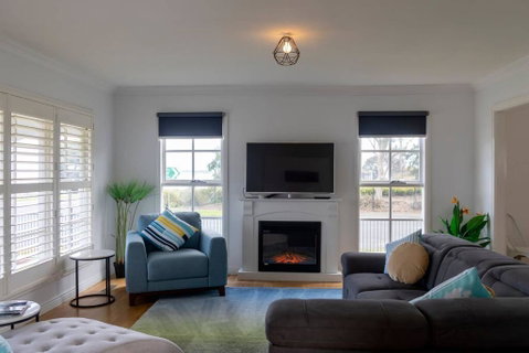 5 Bedroom Close To Beach And Moorpanyal Park - Goulburn Accommodation 0