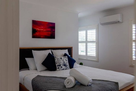 5 Bedroom Close To Beach And Moorpanyal Park - Goulburn Accommodation 1