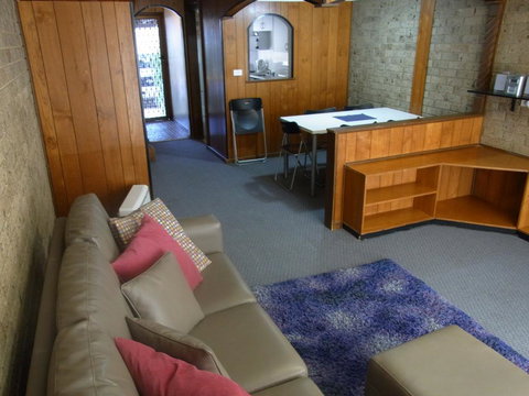 A Furnished Townhouse In Goulburn - Goulburn Accommodation 2