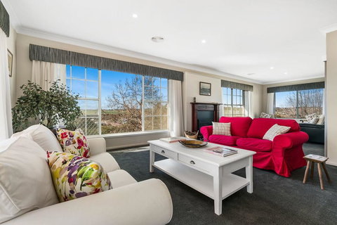 A House With A View, Molong. NSW - Goulburn Accommodation 3