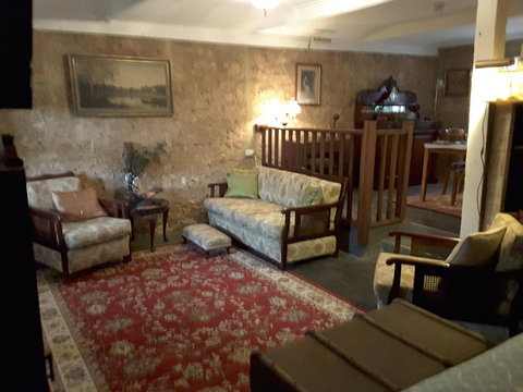 A La Folly - Goulburn Accommodation 3