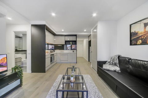 A Modern 2BR Apt, 5-min Walk To Melbourne Central - Goulburn Accommodation 0