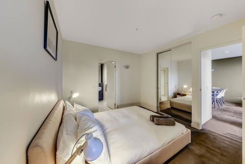 A Modern 2BR CBD Apt, City Views, FREE Parking - Goulburn Accommodation 2