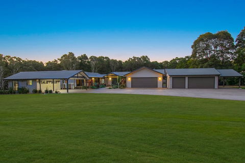 A PERFECT STAY - Lennox Unique Coastal Retreat - Goulburn Accommodation 2