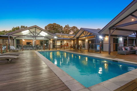 A PERFECT STAY - Lennox Unique Coastal Retreat - Goulburn Accommodation 0