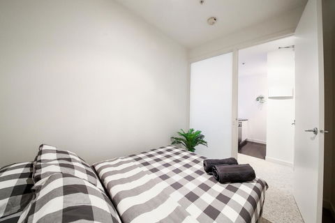 A Spacious & Central 2BR Apt Near Flinders Station - Goulburn Accommodation 3