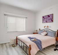 A Wave From It All - Goulburn Accommodation