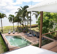 ABSOLUTE BEACHFRONT BLISS  NEWELL BEACH - Goulburn Accommodation