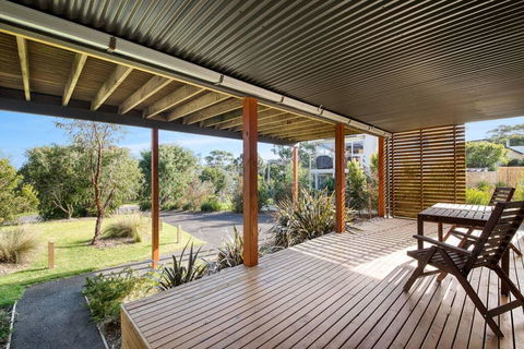 Acqua Vista - Water View, Fireplace, Walk To Beach - Goulburn Accommodation 3