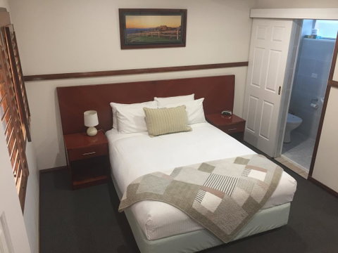 Across Country Motel And Serviced Apartments - Goulburn Accommodation 0