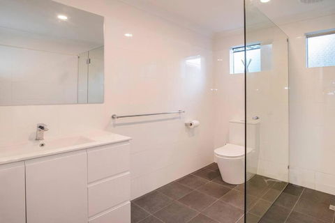 Eagle Bay Summerhaus - Goulburn Accommodation 2
