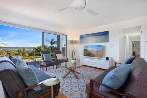 EAST52A - Lake Views - Goulburn Accommodation 0
