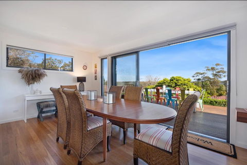 EAST52A - Lake Views - Goulburn Accommodation 3