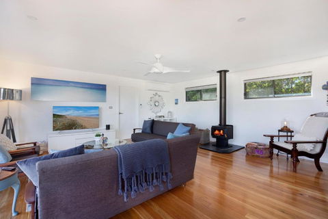 EAST52A - Lake Views - Goulburn Accommodation 1