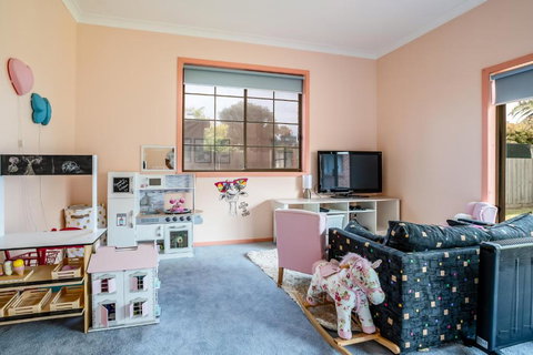 Family Beach House Near Barwon River & Beaches - Goulburn Accommodation 2