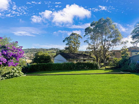 Fab 3-Bed Stay With Great Outdoors & Water Views - Goulburn Accommodation 0