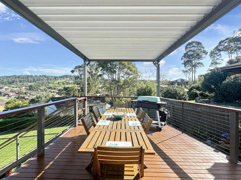 Fab 3-Bed Stay With Great Outdoors & Water Views - Goulburn Accommodation 2