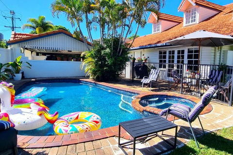 Fab 4brm Home With Pool A 15 Min Walk To Beach - Goulburn Accommodation 0