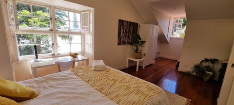 Fab 4brm Home With Pool A 15 Min Walk To Beach - Goulburn Accommodation 3