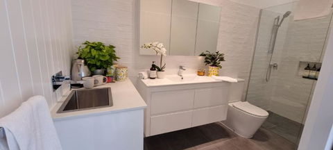 Fab 4brm Home With Pool A 15 Min Walk To Beach - Goulburn Accommodation 4