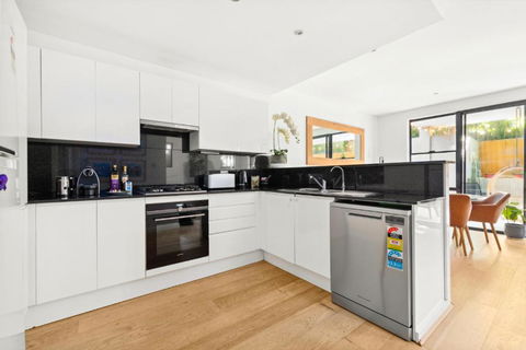 Fab Bondi 2-Bed With Courtyard & Alfresco Dining - Goulburn Accommodation 3