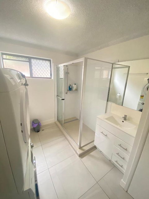 Fabulous Canal-front Unit In Mooloolaba - Goulburn Accommodation 2