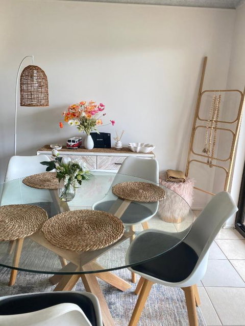 Fabulous Canal-front Unit In Mooloolaba - Goulburn Accommodation 4