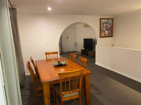 FAMILY 3-bedroom Everton Hills Apartment - Goulburn Accommodation 0