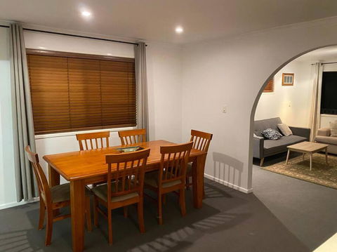 FAMILY 3-bedroom Everton Hills Apartment - Goulburn Accommodation 1