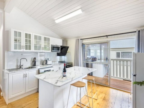 Family Friendly Cozy 4BR House At Annerley - Goulburn Accommodation 0