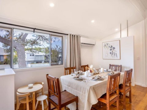 Family Friendly Cozy 4BR House At Annerley - Goulburn Accommodation 1