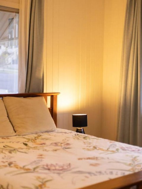 Family Friendly Cozy 4BR House At Annerley - Goulburn Accommodation 4
