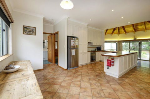 Far Shore - Goulburn Accommodation 4