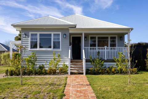 FOREST CORNER - 3 BEDROOM WEATHERBOARD, TRENTHAM - Goulburn Accommodation 0