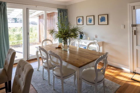 FOREST CORNER - 3 BEDROOM WEATHERBOARD, TRENTHAM - Goulburn Accommodation 1