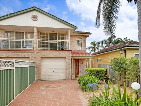 FRENCH HOUSE - Goulburn Accommodation 0