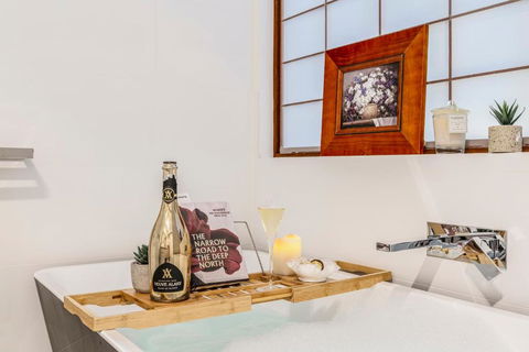 FUN&KY Parking 2 Patios WFH WiFi City Views - Goulburn Accommodation 0