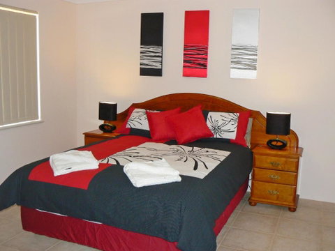 Geraldton Luxury Vacation Home With Free Streaming - Goulburn Accommodation 0
