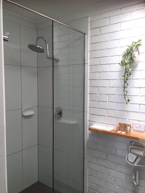 Gin Gin Village Motor Inn Motel QLD - Goulburn Accommodation 3