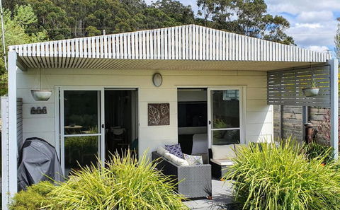 Goat Island Bungalow - Goulburn Accommodation 3